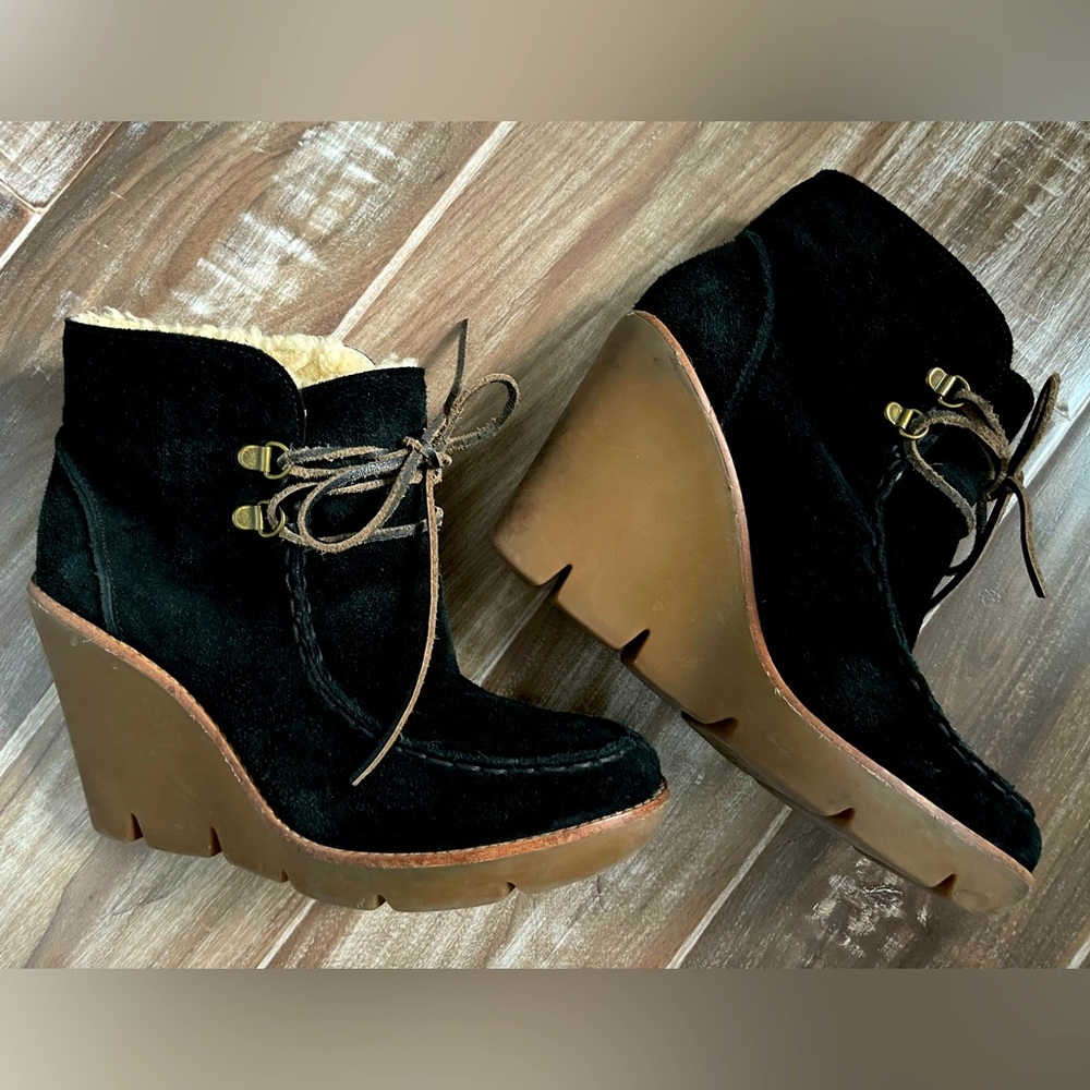 Michael Kors Black Suede Bootie w Shearling | Wedge Heel | Size 7.5